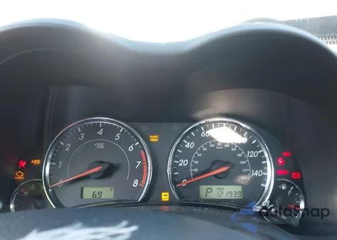 2011 Toyota Corolla S z USA, uszkodzony, nr VIN 2T1BU4EE0BC619246